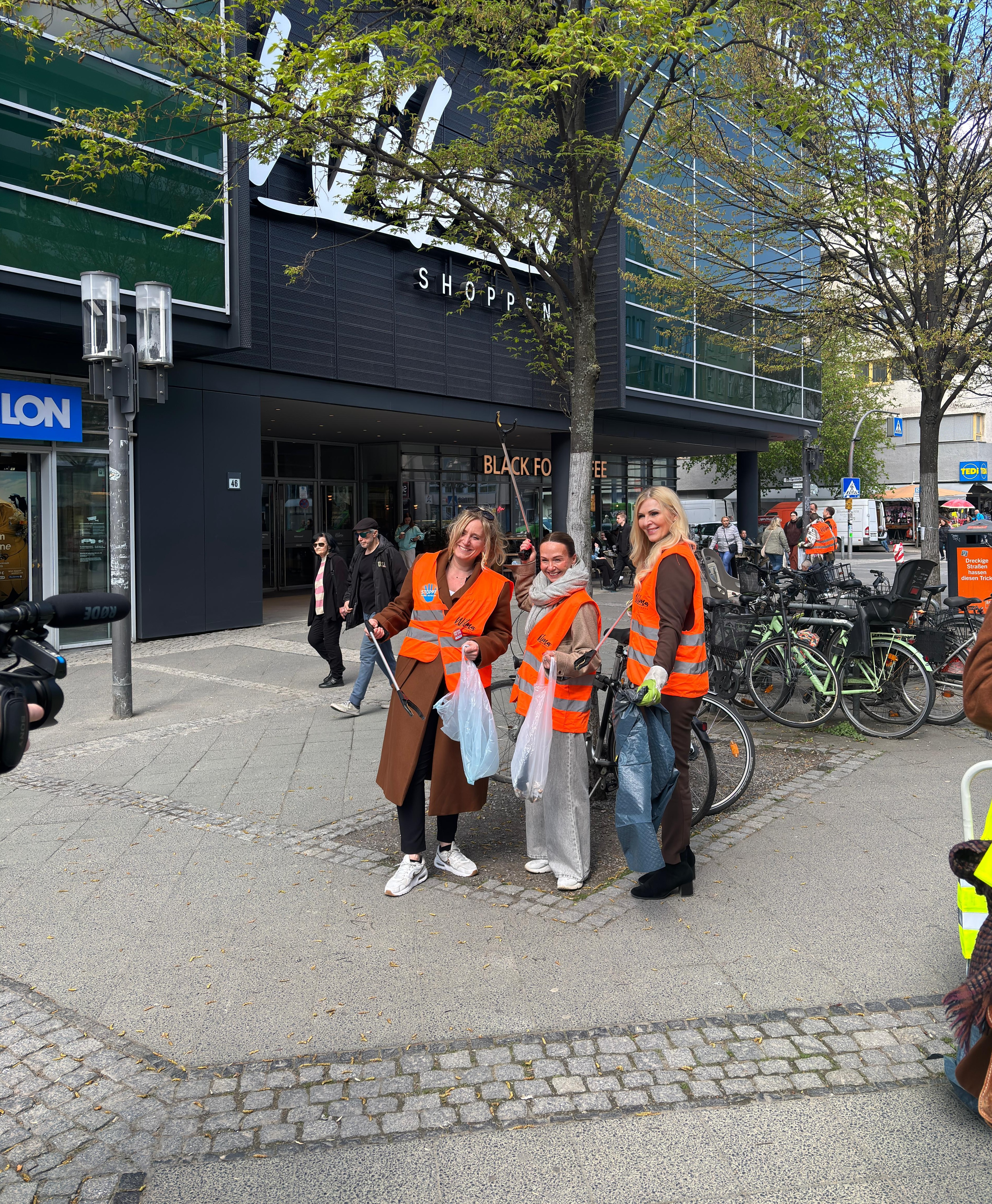 Bezirksb�rgermeisterin Kirstin Bauch, Center Managerin der WILMA Catja Schneider und Aldona Niemczyk